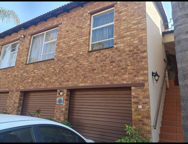 2 BEDROOM APARTMENT FOR SALE IN GLEN MARAIS